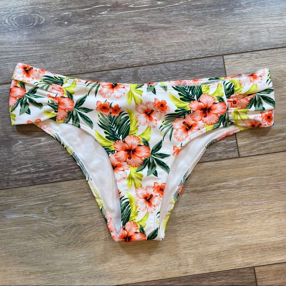 Hollister Cheeky Ruched Back Bikini Size Large